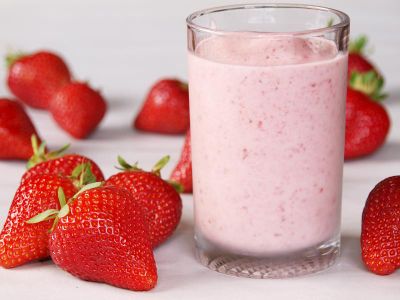 Which ingredient is often added to smoothies to enhance the creaminess?