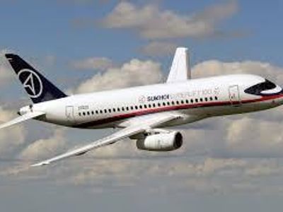 Which Russian company manufactures the Sukhoi Superjet 100?