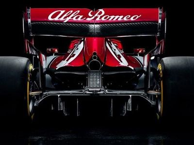 Which company supplies engines to the Alfa Romeo Racing F1 Team?