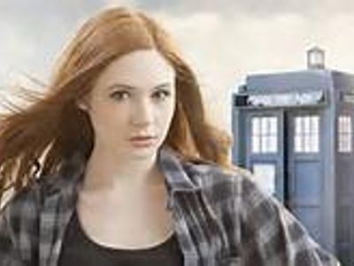 What is the surname / Last name  of the actor of Amy Pond