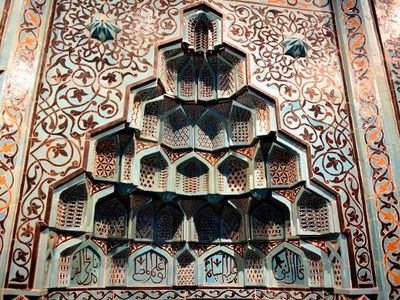 What is the primary purpose of a mihrab in a mosque?