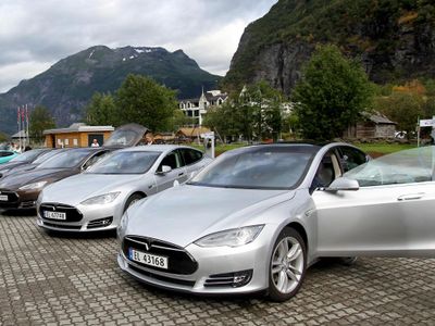 What type of electric vehicle (EV) is Tesla Models S, X and 3?