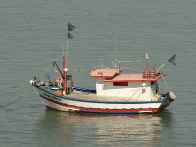 Which type of fishing boat is designed for overnight stays on the water?