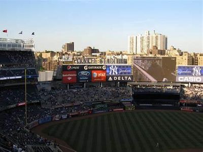 Which stadium is known for its signature 'HR' sign in the outfield?