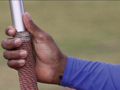 What is the correct grip for holding a cricket bat?