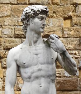 Who created the famous sculpture 'David'?