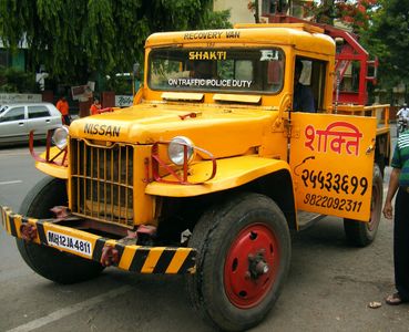 Which type of truck is used for towing disabled or improperly parked vehicles?