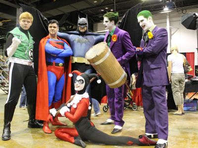 Which comic convention takes place in Chicago every year?