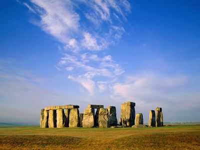 Where is located Stonehenge?