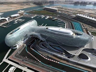 Which circuit is situated on an artificial island in Abu Dhabi?