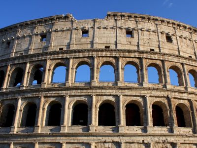 Which city is famous for its historical landmark, the Colosseum?