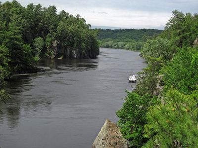 Which river flows through the United States?