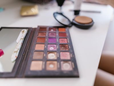 Which brand is known for their 'Chocolate Bar' eyeshadow palette?