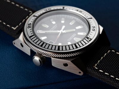 What is the purpose of a watch bezel with a dive time scale?