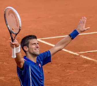 Which Grand Slam tournament has a retractable roof on its center court?