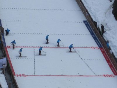 What type of technique is used when skiing downhill?