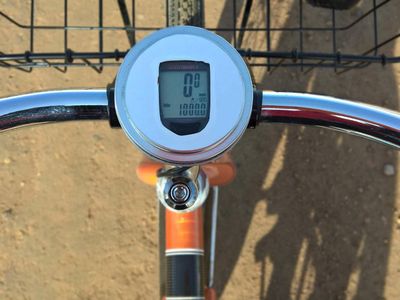 Which type of handlebars are often found on cruiser bikes?