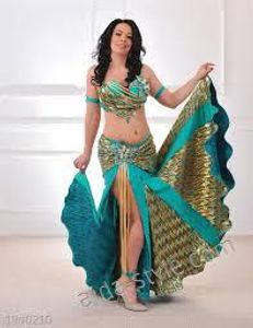 Which color is traditionally associated with Egyptian belly dance costumes?