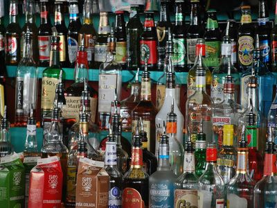 Which type of alcohol is commonly found in alcoholic beverages?