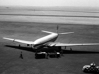 What was the name of the first commercial jet airliner introduced in 1952?