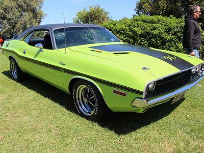 Which engine powered the legendary Dodge Challenger R/T?