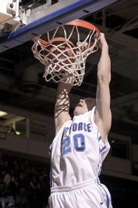 What should you do with your fingers when dunking?