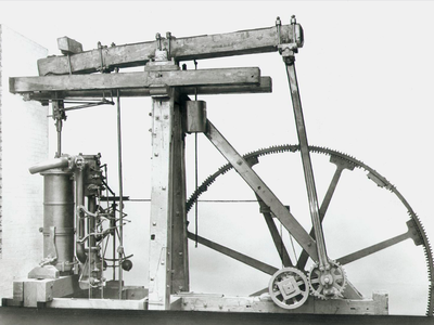 Who invented the spinning jenny, one of the key inventions of the Industrial Revolution?