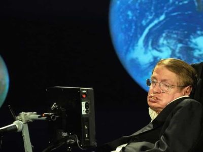 Who played the role of Stephen Hawking in the biographical film 'The Theory of Everything'?