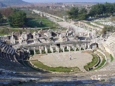 What type of stage was typically used in Greek theatre?