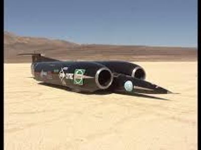 Which car broke the sound barrier to set a new land speed record?