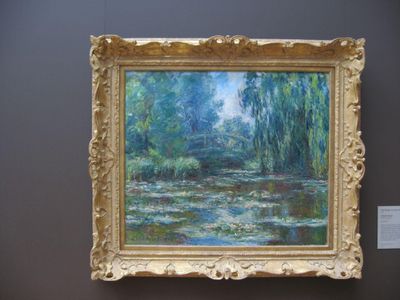 Which movement did Claude Monet play a major role in?