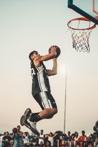 Which muscles are used to dunk?