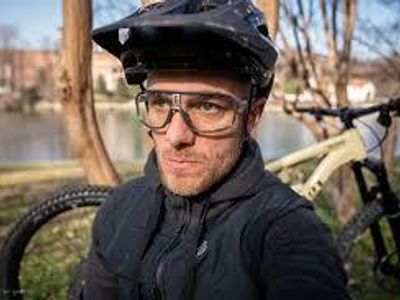 Which accessory do cyclists wear to protect their eyes?