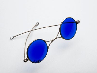 What type of lenses are used in prescription sunglasses?