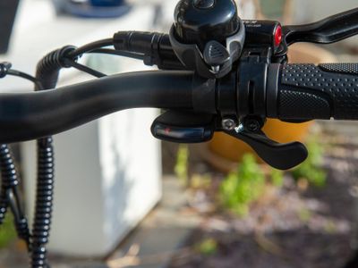 Which type of brake levers are most effective for commuting?