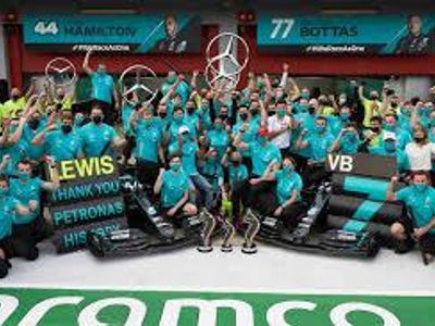 Which team holds the record for the most consecutive Constructors' Championships?