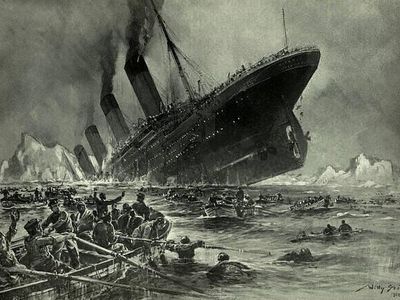 Which novel is based on the sinking of the Titanic in 1912?