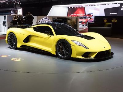 What is the top speed of the Hennessey Venom F5?