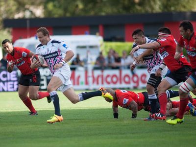 Which player holds the record for the most caps in international rugby?