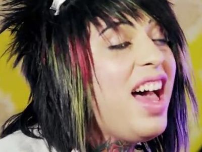 Is Dahvie Vanity about to sneeze on this picture?