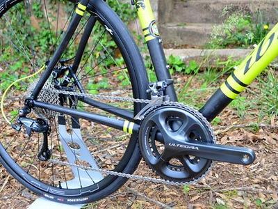 What is the typical gearing setup on gravel bikes?