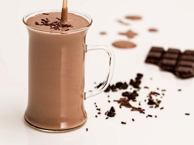 What is the main ingredient in a classic chocolate smoothie?