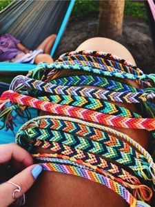 make friendship bracelets