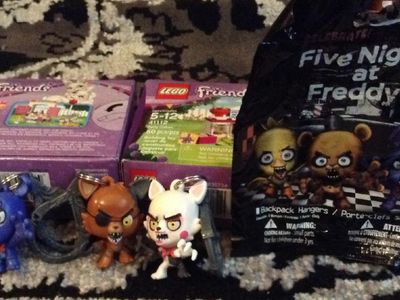 Opening fnaf blind bags w/ @lion_blogger and @foofy_wolf_chu