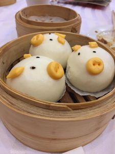 pig steamed buns!