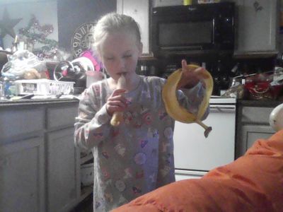 look at how she peeled the bananna