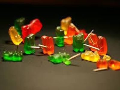 GUMMY BEAR WAR!!!!!!!!!!!!!!!!!!!!!!!!!!!! XD