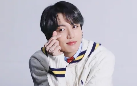 Whats the difference between sunbae and sunbaenim Ik i probably spelled them wrong im sorry ☹️ but im confused on what the difference is between the two. Whats the difference between sunbae and sunbaenim Ik i probably spelled them wrong im sorry ☹️ but im confused on what the difference is between the two.