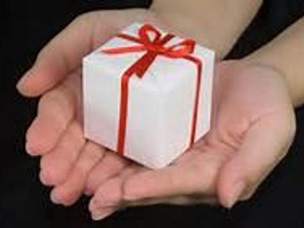 Do you give gifts to your friends?