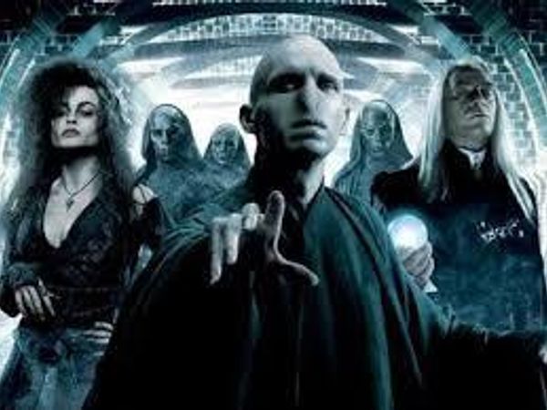 Voldemort is looking for followers and the word reaches Hogwarts....